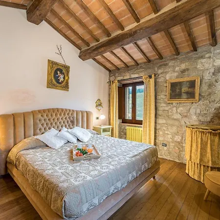 Residenza Collefiorito 26, Emma *