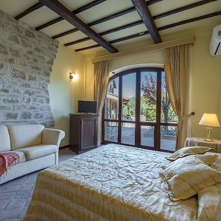 Residenza Collefiorito 26, Emma *