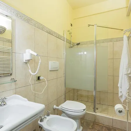 Residenza Collefiorito 26, Emma